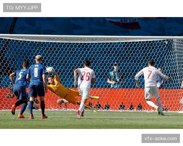 “特写：雨战中的对决，图卢兹门将英勇扑救力保球门不失”